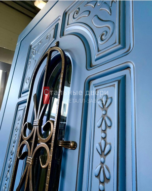 Голубая дверь с фрезеровкой и индивидуальным дизайном - фото №217